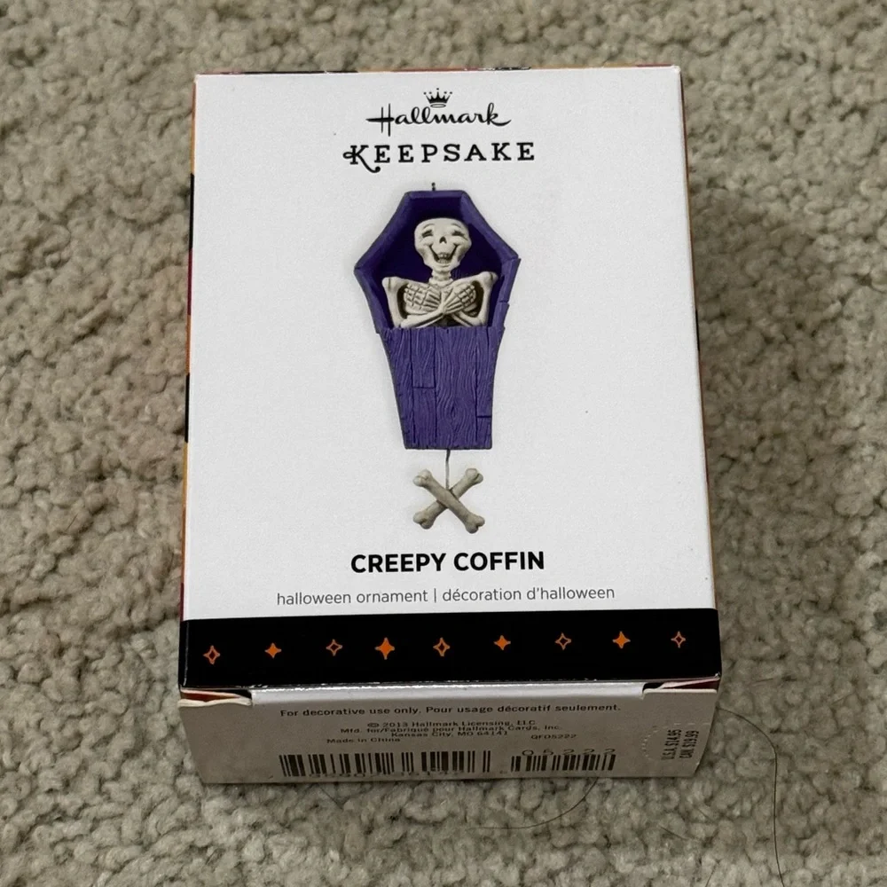 NIB 2013 Hallmark Keepsake CREEPY COFFIN Skeleton Ornament Pull String